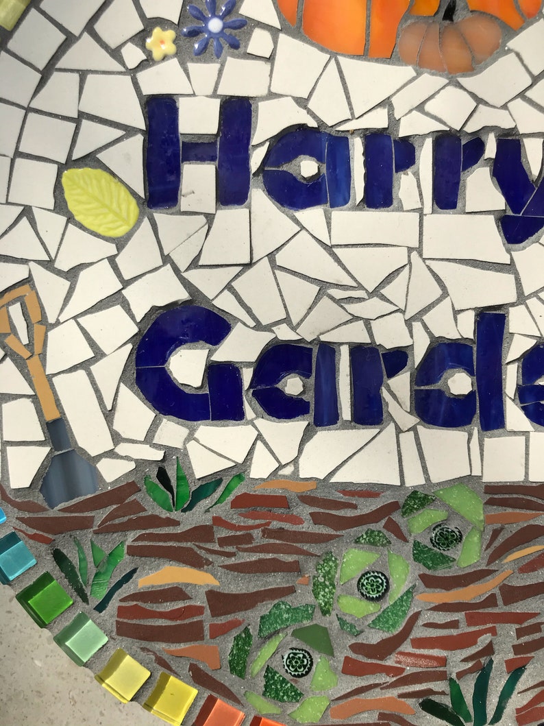 Insegna da giardino in mosaico arcobaleno, targa, su misura, su misura, ornamento, arte da giardino, regalo per giardinieri, insegna del cancello del giardino, benvenuto immagine 7