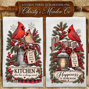 Può includere: Due strofinacci bianchi con cardinali rossi, rami di pino, bacche rosse e fiocchi di neve. Uno mostra una brocca con un'etichetta Good Food Warm Hearts e il testo KITCHEN where love is always served. L'altro mostra una lanterna con un'etichetta A Brighter Day Always Home e il testo Happiness IS HOMEMADE.
