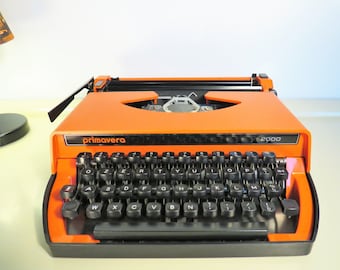 Vintage Manual Portable Typewriter Primavera 2000 Orange Color Working Typewriter Home Decor Christmas Gift Made in Italy Retro 80s