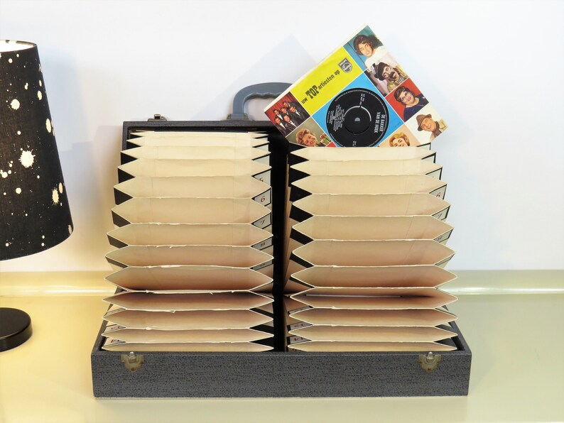 Vintage Cheney Twin Double Records Case, Large Box Case for 40 L Vintage Cheney Twin Double Records Case, Large Box Case for 40 L
