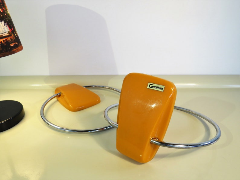 Set of 2 Bathroom Towel Rings 70s Vintage Grosfillex French Wall Round Towel Rack Metal and Orange Plastic Color Retro Bathroom Decor