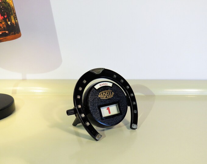 vintage-desk-perpetual-calendar-plastic-horseshoe-shaped-perpetual