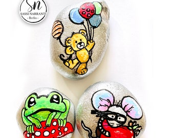 Einzigartiges Geschenk - Bemalte Steine (Set aus 3 Steinen) - Frosch, Dieb Maus und ein Teddybär mit Luftballons