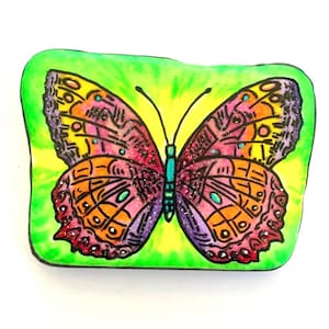 Bemalter Stein mit Schmetterling