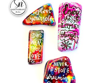 Painted Stones - Set of 4 Stones - pouring-Motivational and Self Love Quotes - Good Vibes - Stay positive - be strong - Never stop dreaming