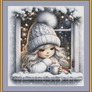 Puede incluir: Ilustración digital de una niña en una escena invernal. Lleva un gorro de punto blanco con un pompón y sostiene una taza. La nieve cubre el alféizar de la ventana y un pequeño pájaro está cerca. La obra de arte tiene una calidad suave y soñadora.