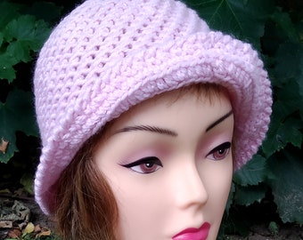 Cappello da donna all'uncinetto double face. Colore rosa. Spedizione tracciabile gratuita