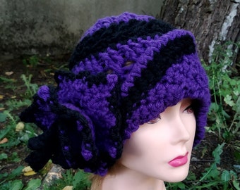 Double face crochet hat. For woman in italian wool. With detachable brooch. 30% discount. Free shipping with tracking