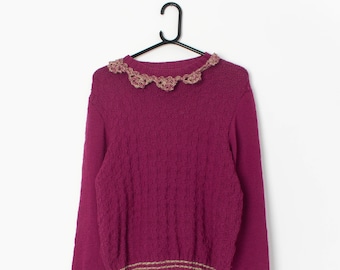 pull vintage tricoté main violet framboise avec col à volants - Moyen