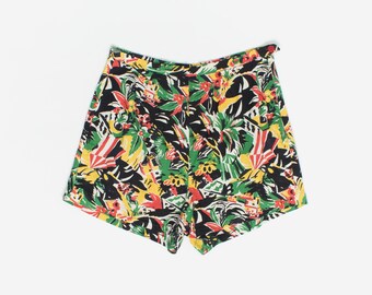 1950s vintage shorts 30 waist with tropical plant artistic print - Mediumy