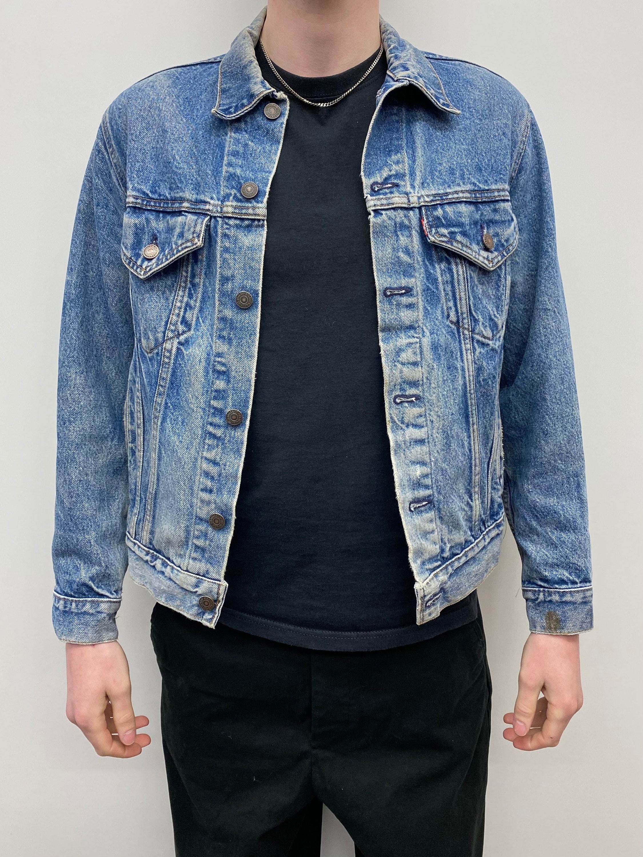 Top 48+ imagen levi's distressed jean jacket - Thptnganamst.edu.vn