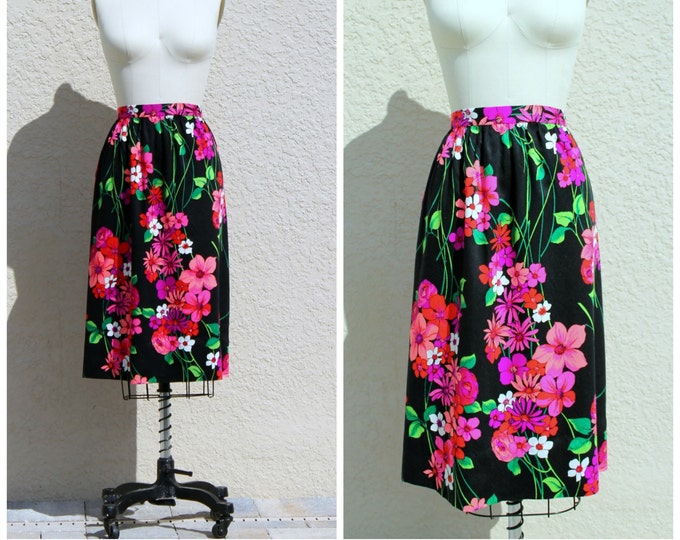 Vintage black floral skirt so