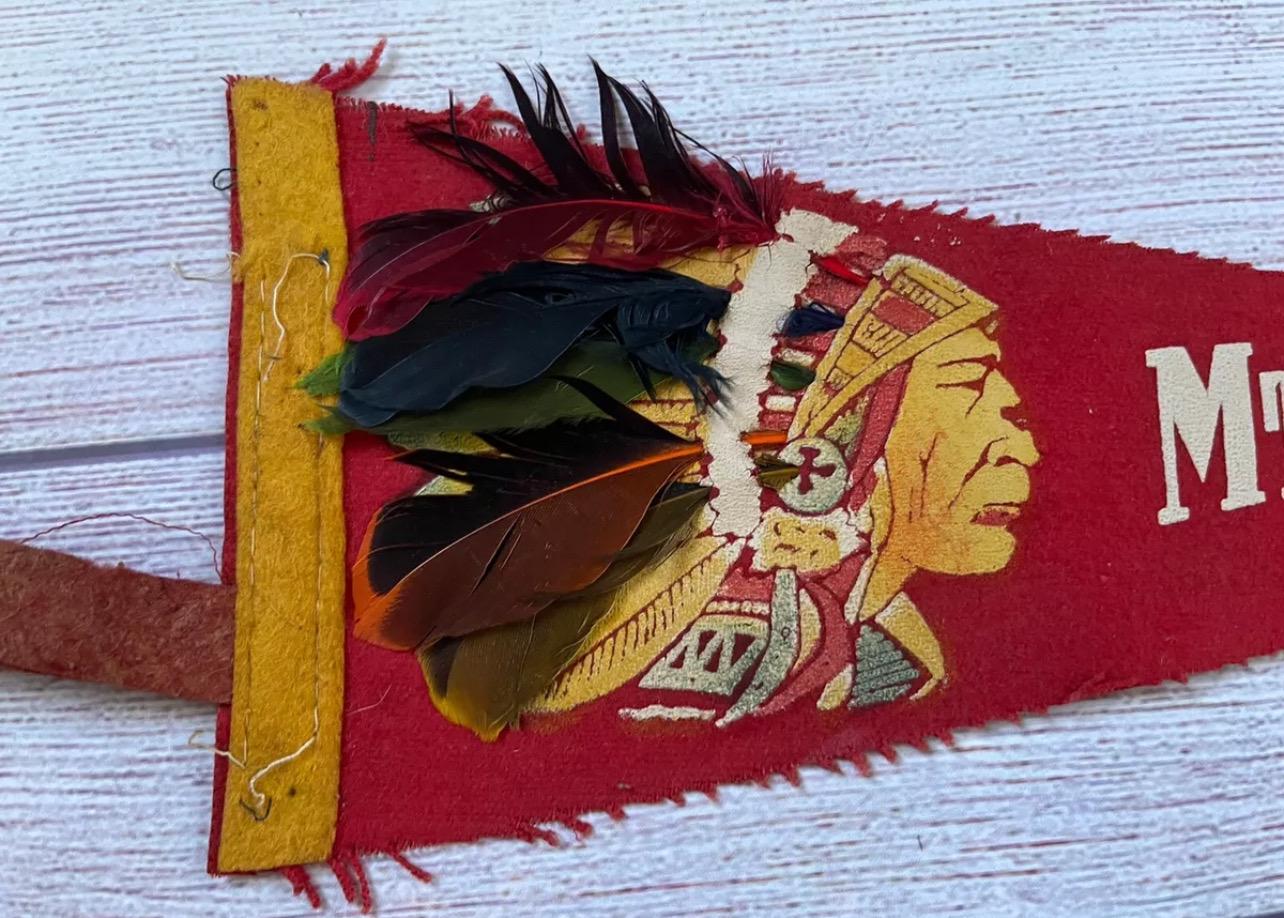 Fanion Ancien En Feutre Rouge - Yakima, Washington - Motif Chef Amérindien - Souvenir Vintage
