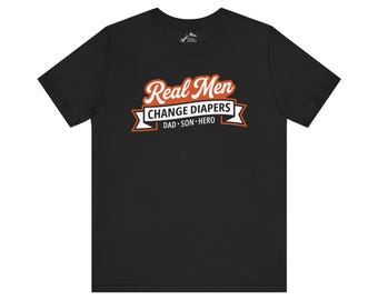 Koszulka z banerem Real Men | Grafika na klatce piersiowej w stylu retro