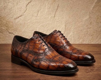 Chaussures Derby Richelieu en cuir marron façon crocodile, faites main, pour homme. Chaussures habillées de luxe.