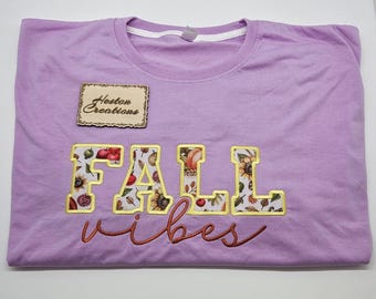 T-shirt Embroidered with Fall Vibes