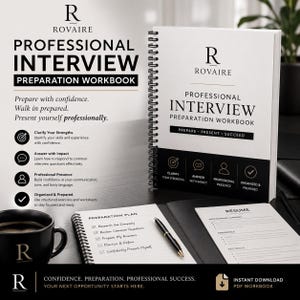 Puede incluir: Un cuaderno de ejercicios de preparación para entrevistas profesionales Rovaire con encuadernación en espiral, portada blanca, detalles en negro y el texto Prepare, Present, Succeed. Incluye un cuaderno de plan, un bolígrafo negro y una taza negra con logo R.