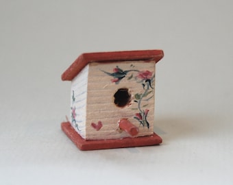 Miniature Hand-Painted Birdhouse 1:12 Inch Scale Dollhouse Miniatures