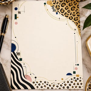 Puede incluir: Una hoja de papel de carta rectangular con un centro color crema enmarcado por bordes decorativos. El diseño incluye secciones con estampado de leopardo dorado, rayas onduladas en blanco y negro, líneas doradas finas y formas geométricas.