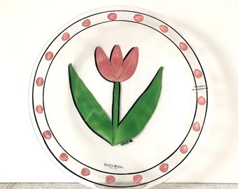 Tulipa Plate Designed by Ulrica Hydman-Vallien for Kosta Boda, Sweden, Hand Painted 7 1/2” Tulip Plate