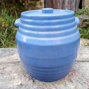 ORIGINAL PFALTZGRAFF CANISTER with Lid Very Rare and Collectible in Good Condition! Base Stamp Indicating Made in Pfaltzgraff&#39;s Early Years!