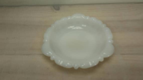 ミルクガラス灰皿 アンカーホッキング 葉巻、タバコ、パイプ用