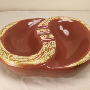 HOLLAND MOLD ASHTRAY 1950s Mauve and White with Gold Accent So Pretty!
