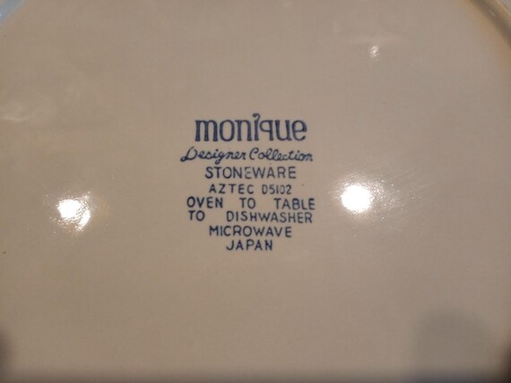 MONIQUE 