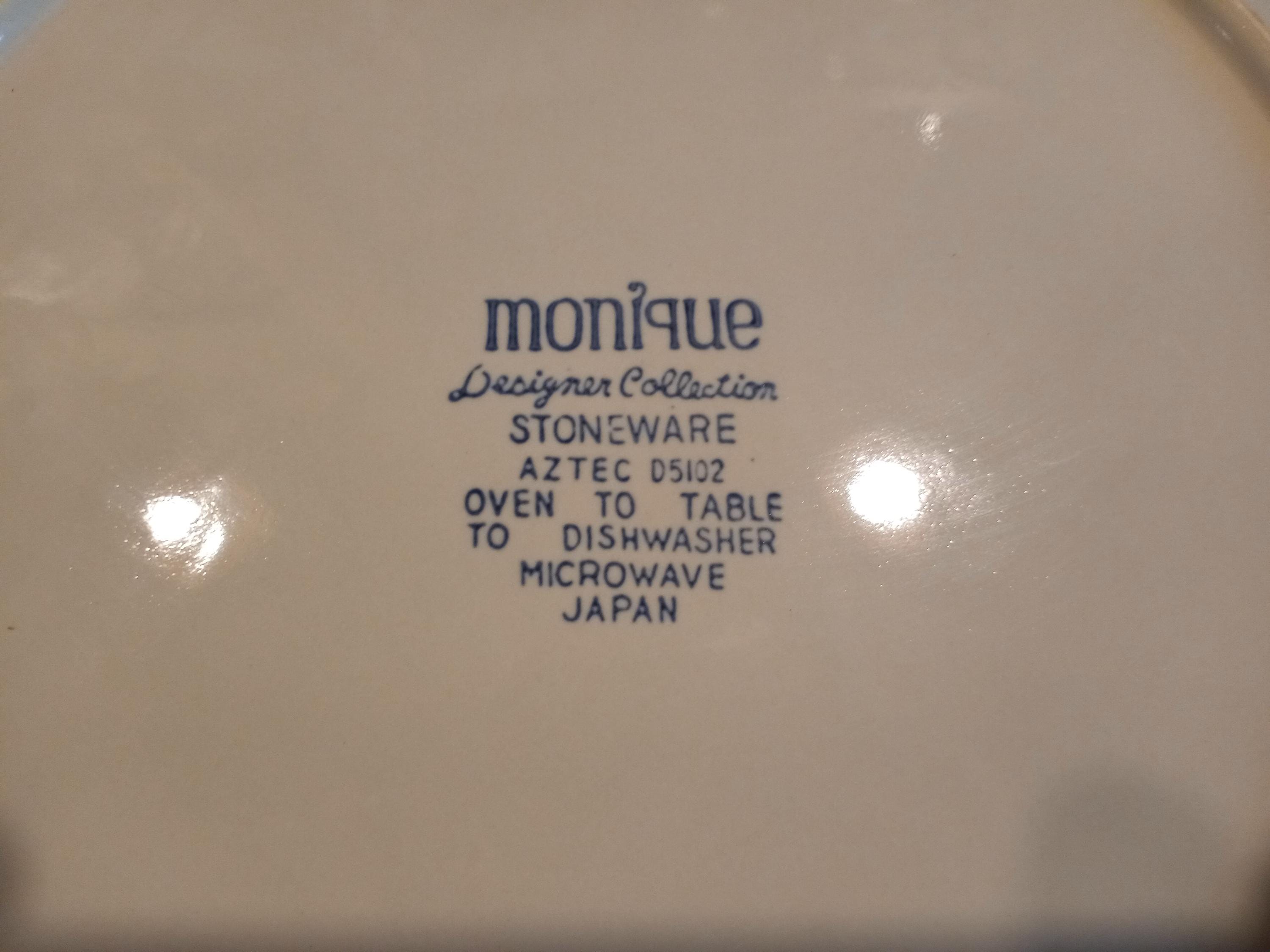 MONIQUE 