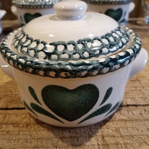 MINI CASSEROLE DISH with Lid Vintage Stoneware Bean Pot Pre-Glaze Emerald Green Hearts and Sponge Painted Great Condition! Jay Imports
