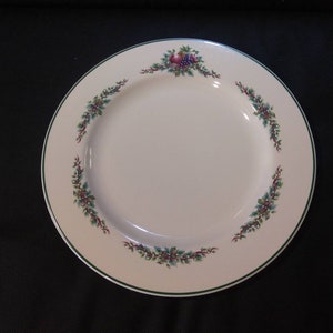 PFALTZGRAFF &quot;HOLLY JOY&#39; Dinner Plate in Great Condition! Traditional Festive Look and Feel!