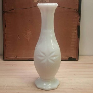 STARBURST VASE MCM Vintage Milk Glass Beauty!