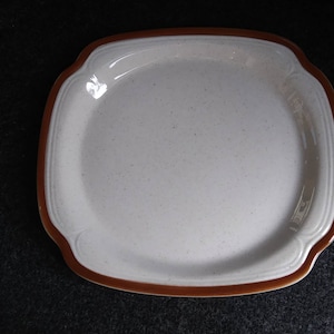 SYRACUSE &quot;SANDSPOINT&quot; RESTAURANTWARE Dinner Plate Thick Speckled Stoneware 1970s 1980s Excellent Condition!