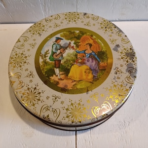 VINTAGE COOKIE or CAKE Tin Sealable Top Vintage Good Condition!