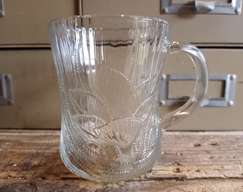 Taza / taza de café ARCOROC "CANTERBURY CROCUS" Hermosas flores en relieve Vidrio templado transparente Fabricado en Francia ¡Excelente estado!