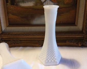 DIAMOND HOBNAIL VASE E O Brody Cleveland Ohio 6" Excellent Condition!