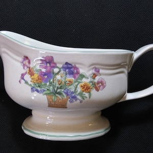 MIKASA &quot;FLOWER BOX&quot; F9018 Lovely Flower Themed Stoneware Gravy Boat in Excellent Condition!