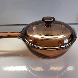 VISION PYREX PAN .5L Sautee Brown Glass Corning With Lid in Great Condition!