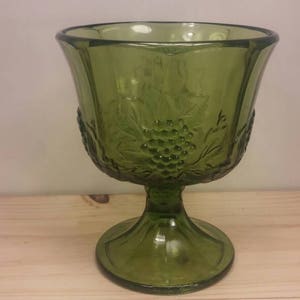 INDIANA GLASS COMPANY &quot;Colony Harvest&quot; Compote Clear Green Grape Themed Pedestal Footed Excellent Condition! 1970s!
