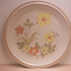 HEARTHSIDE GARDEN FESTIVAL &quot;Sunshine Flowers&quot; Series Dinner Plate Hand Painted Stoneware Beautiful, Vintage and in Great Condition!