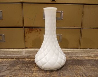 DIAMOND PATTERN VASE Squatty and So Pretty! Brody Anchor Hocking? Excellent Condition!