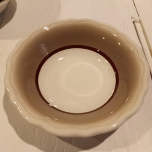 SYRACUSE BERRY BOWL Dessert Bowl Restaurantware Great Condition Vintage and Collectible!