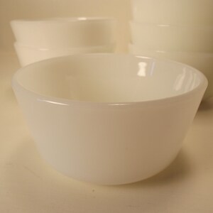 FEUER KÖNIG Ramekin Eierbecher / Schüssel (1) Weiße Milchglas Anchor Hocking in hervorragendem Zustand!