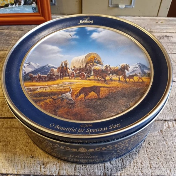 SCHWAN'S 2001 TIN "O Beautiful for Spacious Skies" Cookie Fruitcake Container with Tight Lid Great Condition! Western Pioneers Conestoga