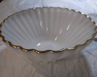 ANCHOR HOCKING "RACHAEL" Large Fluted Serving Bowl Milk Glass Gold Rimmed Excellent Condition!