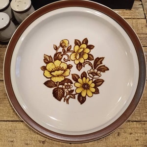 SIERRA STONEWARE &quot;BLOSSOMS&quot; Platter / Chop Plate Vintage 1970s-80s Floral Themed Excellent Condition! 12&quot;