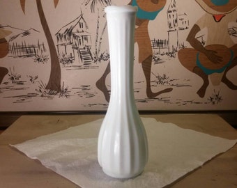 Pretty Ribbed White MILK GLASS Vintage VASE Brody Indiana Glass Company Fenton Avon