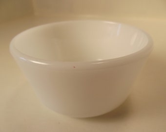 USA CUSTARD CUP / Ramekin Milk Glass Ovenproof in Excellent Condition!