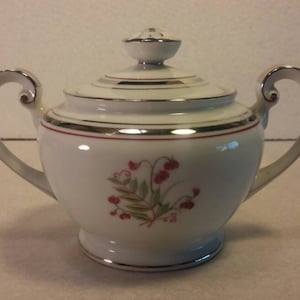 PLATINUM BEAUTY SUGAR Bowl with Lid Beautiful and in Excellent Condition!