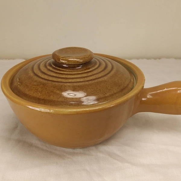 HULL McCoy SOUP BOWL with Lid Two Tone Wonderful Tan and Brown in Excellent Condition!